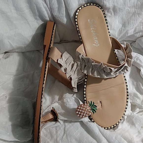 sandals with pineapple toe